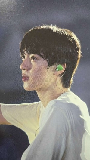 Fandom-recommended wallpaper image of Jin (BTS)