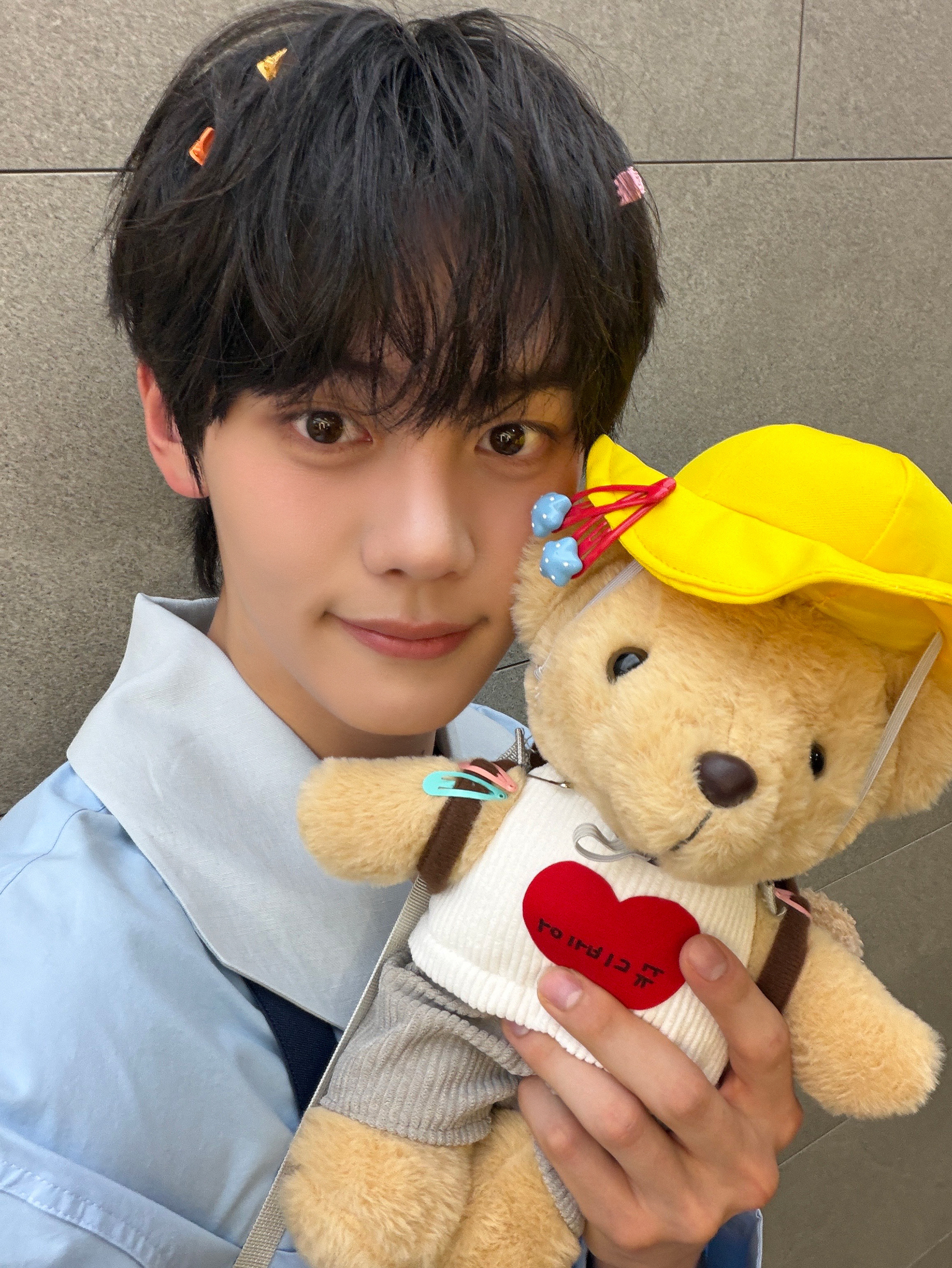 Recent activity shot of Kim Gyuvin (AND2BLE)