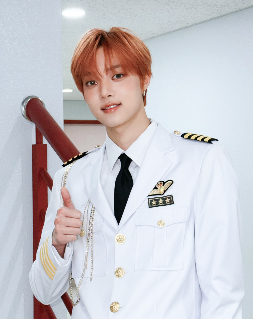 Foto terbaru EJ (&TEAM)