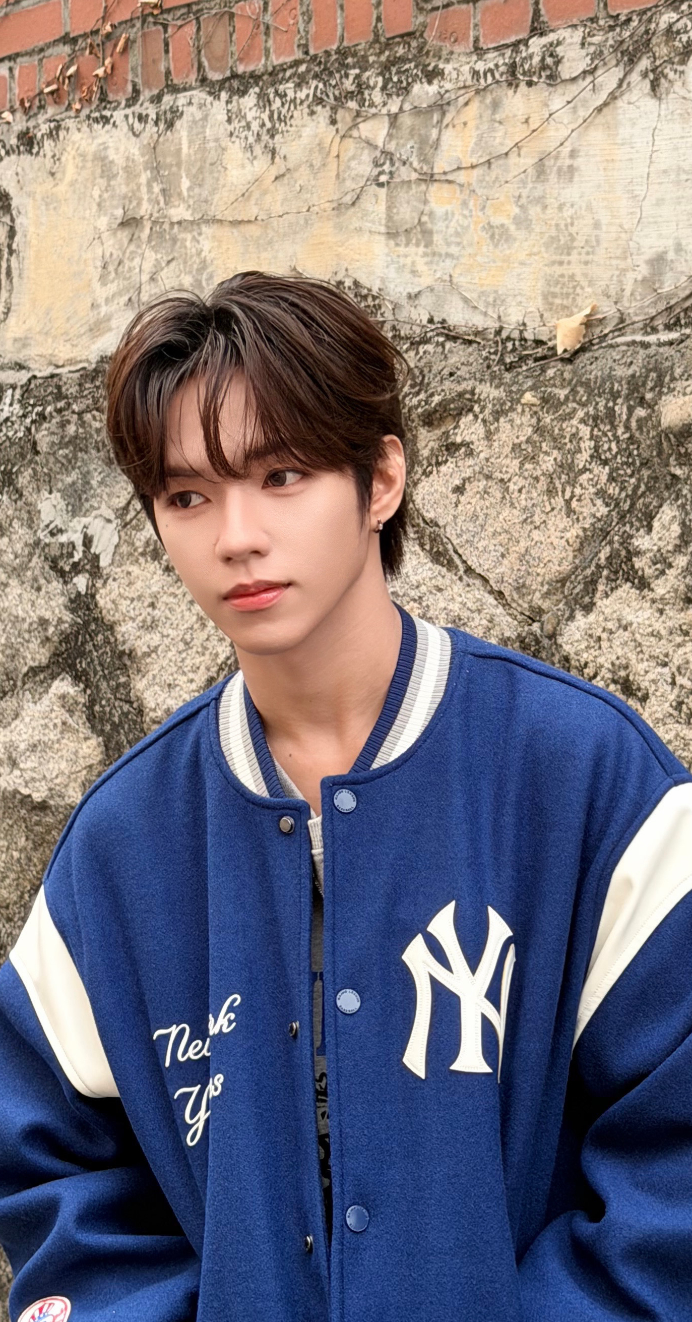 Behind-the-scenes cut of JL (AHOF)