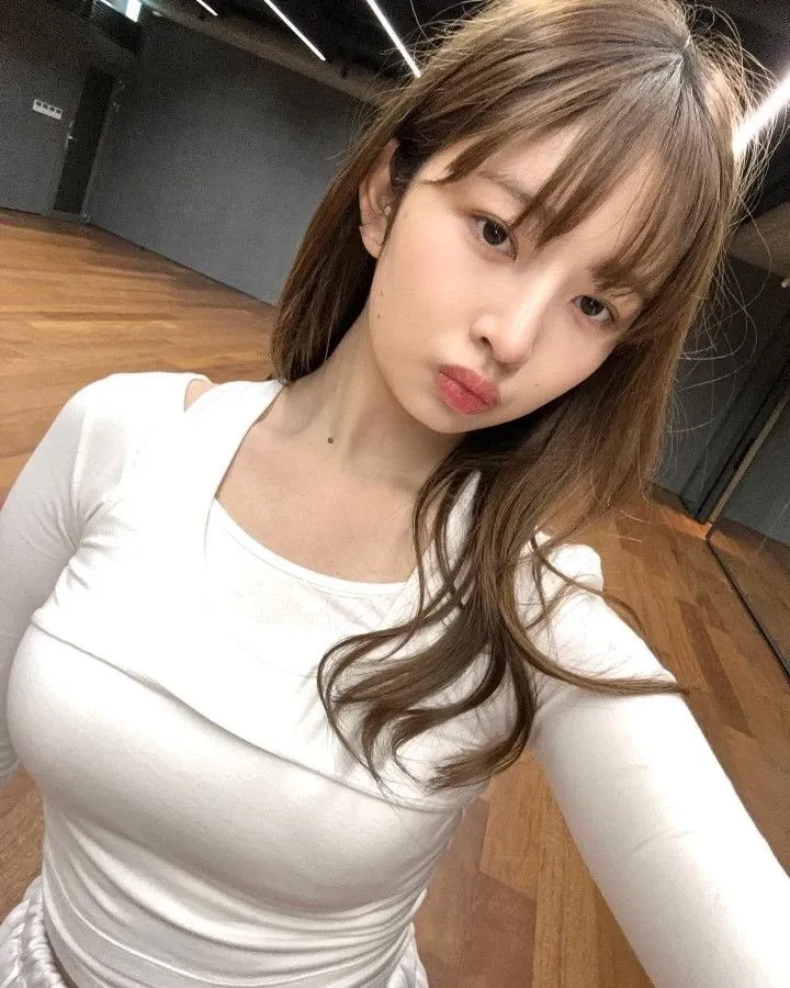 Behind-the-scenes cut of Rei (IVE)