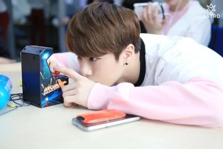 Latest photo of Moonbin (ASTRO)