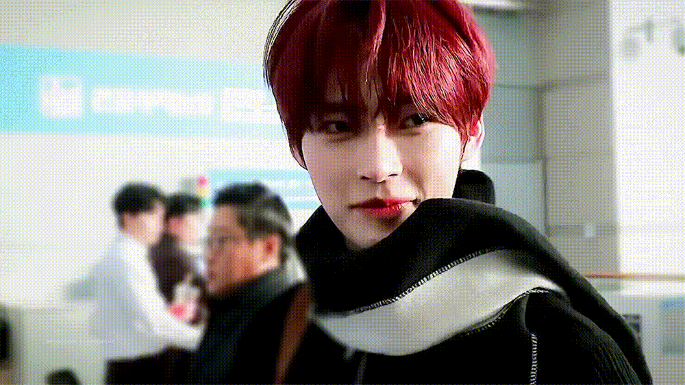 Behind-the-scenes cut of Sung Hanbin (ZEROBASEONE)