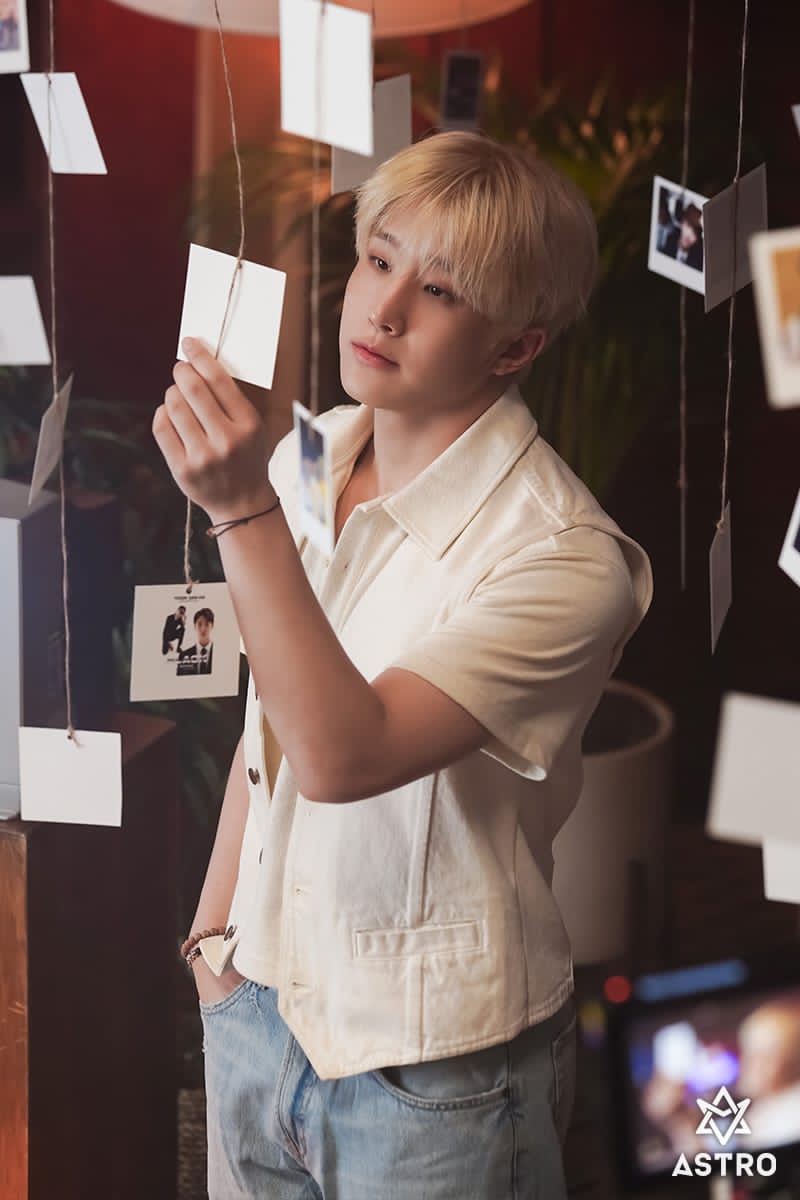 Latest photo of Jinjin (ASTRO)