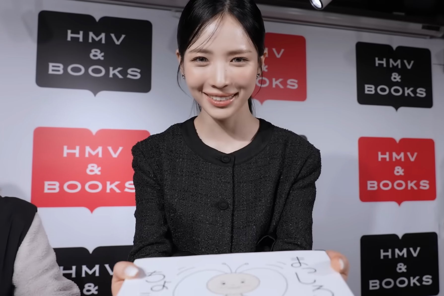 Behind-the-scenes cut of Maya (NiziU)