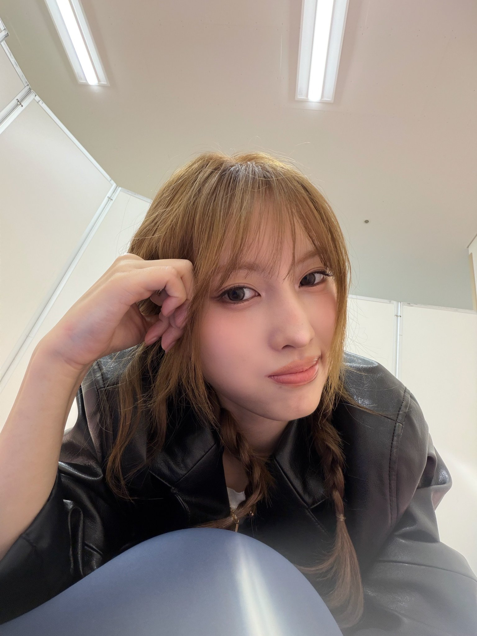 Foto aktivitas terbaru Momo (TWICE)