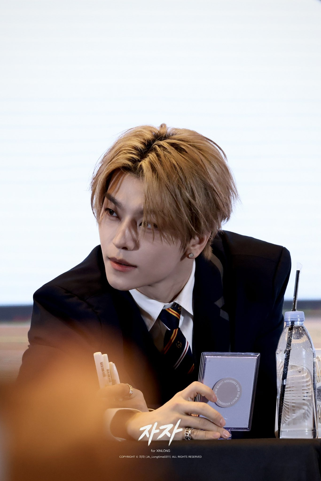 A moment captured by He Xinlong (ALPHA DRIVE ONE)'s fan