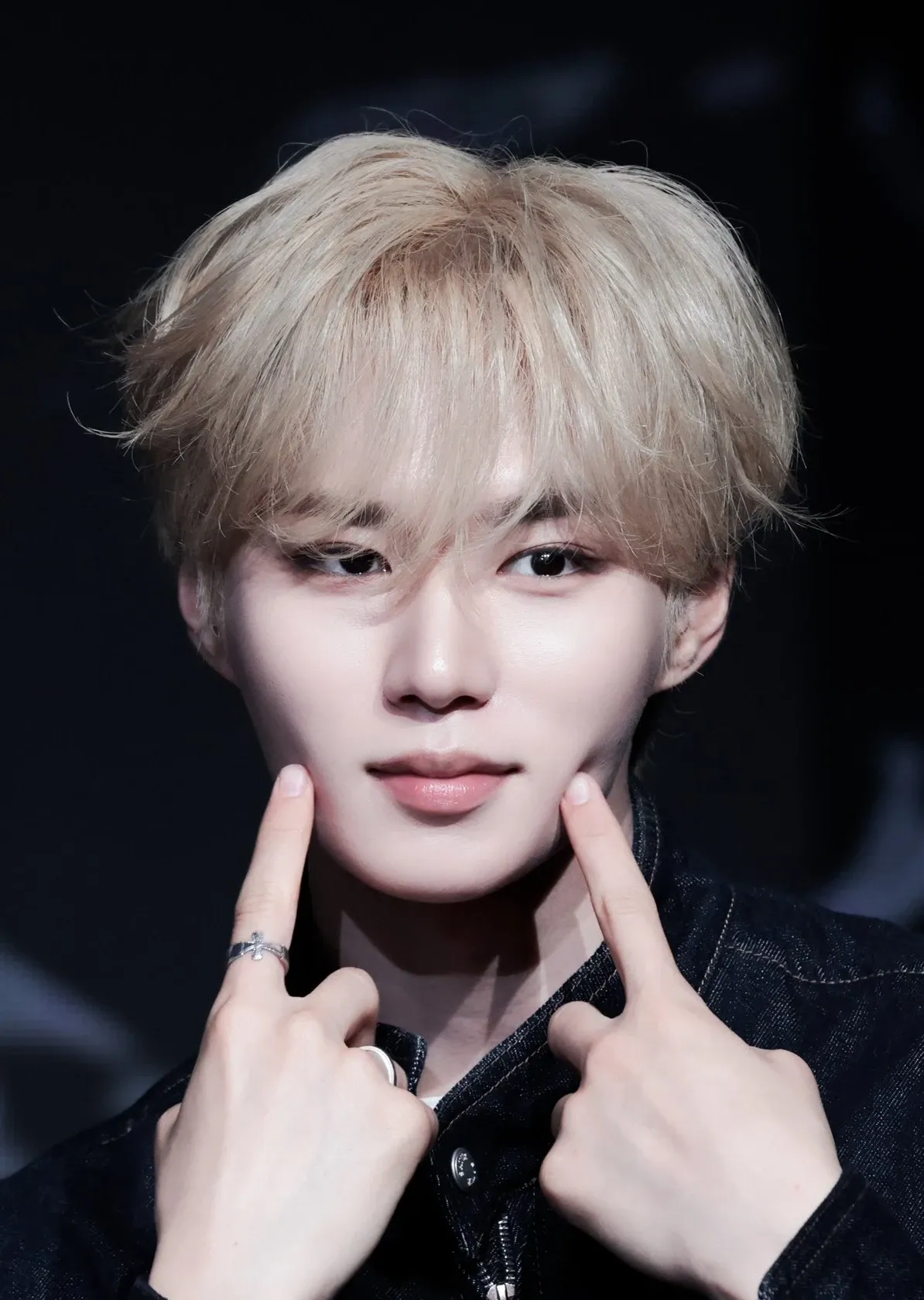 Behind-the-scenes cut of Kim Junseo (ALPHA DRIVE ONE)