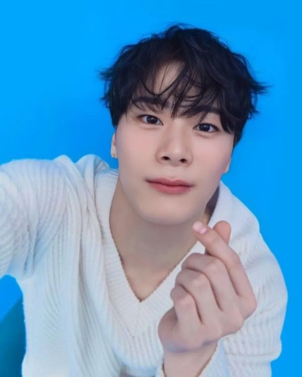 Recent activity shot of Moonbin (ASTRO)