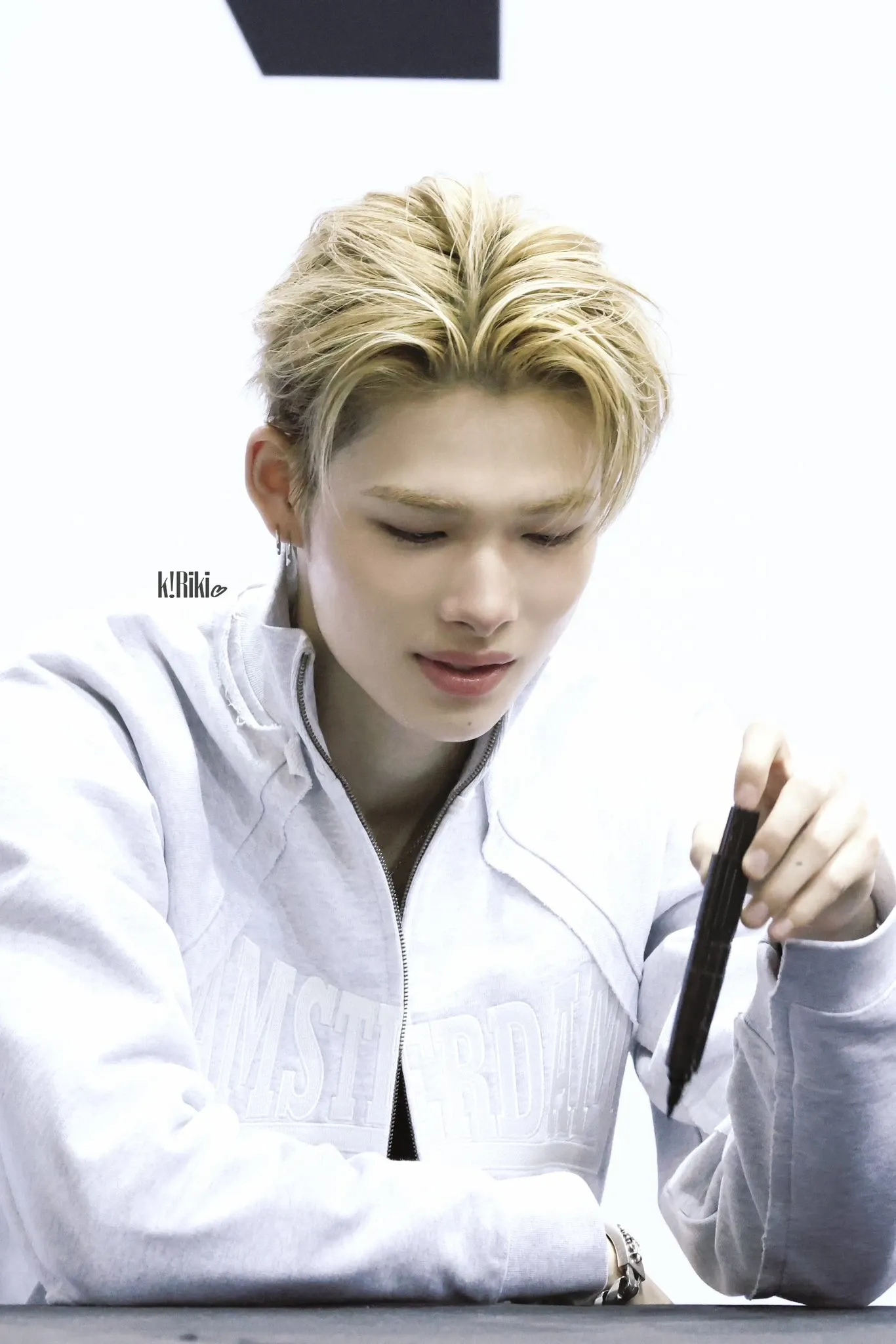 Foto aktivitas terbaru NI-KI (ENHYPEN)