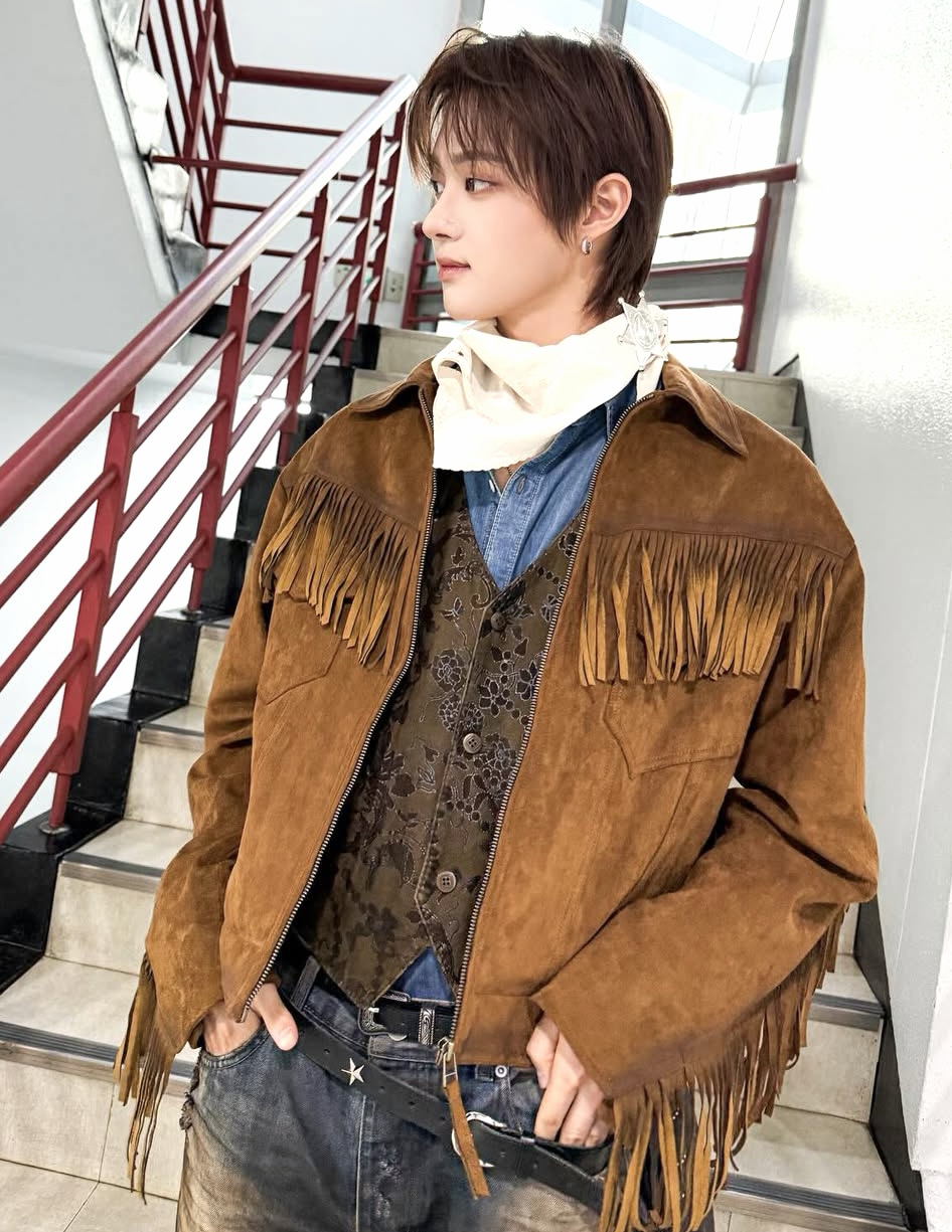 Recent activity shot of EJ (&TEAM)