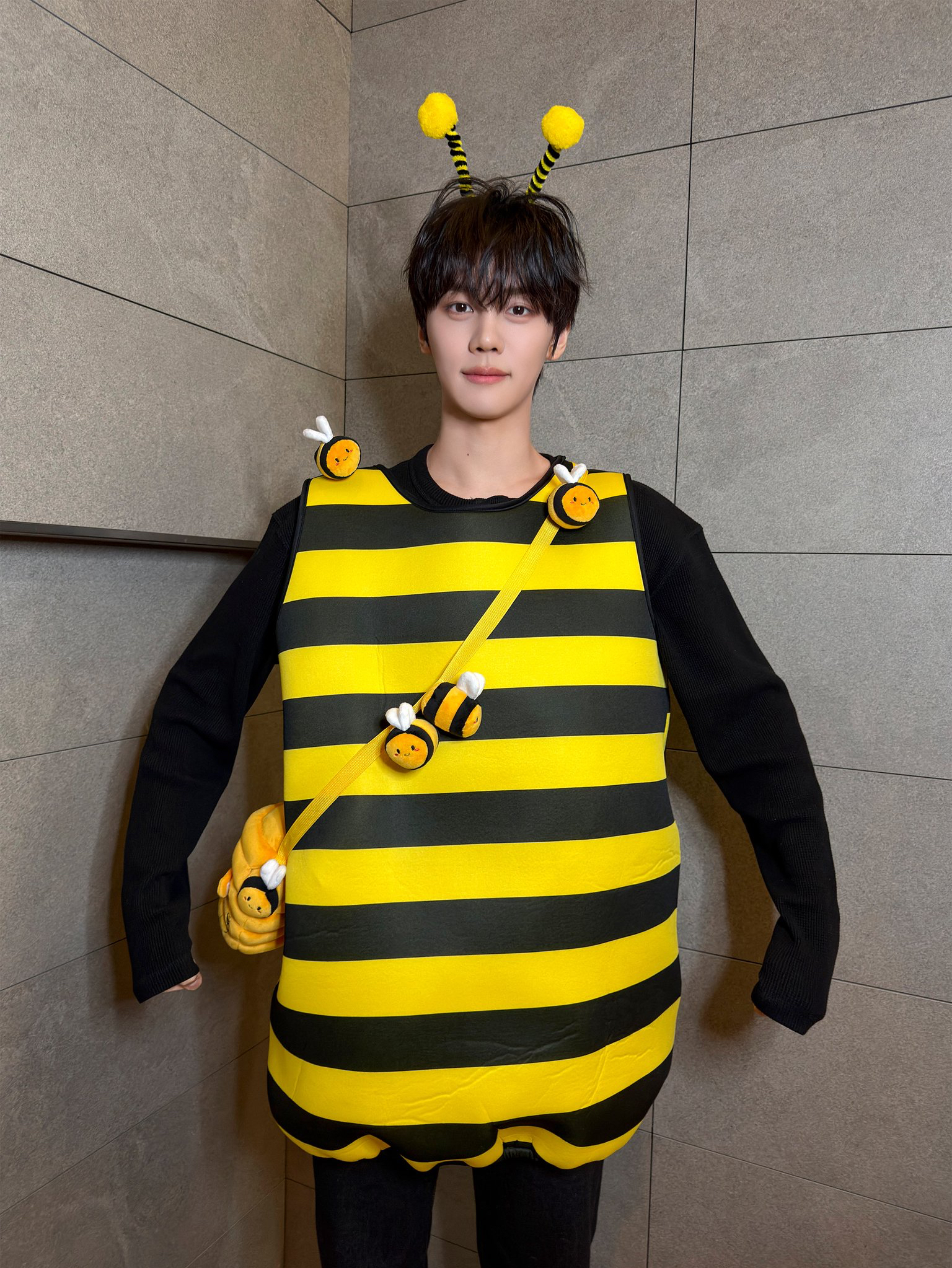 Behind-the-scenes cut of Kim Gyuvin