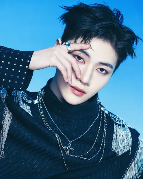 Behind-the-scenes cut of Seok Matthew (ZEROBASEONE)