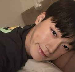 崔傘 (ATEEZ)粉絲拍下的瞬間