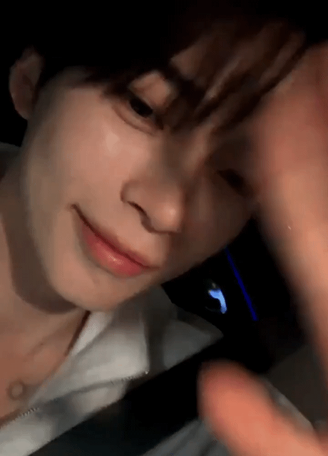 Behind-the-scenes cut of Sung Hanbin (ZEROBASEONE)