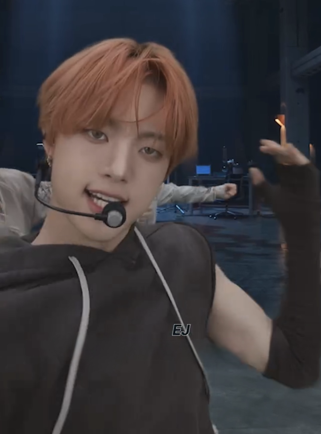 Behind-the-scenes cut of EJ (&TEAM)