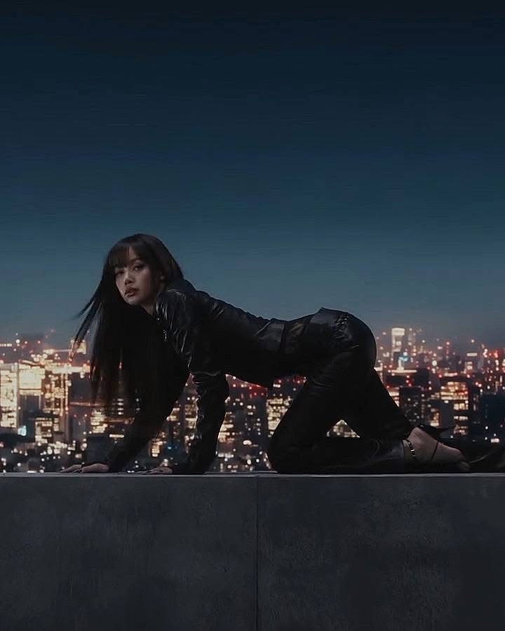 Momen yang diabadikan oleh penggemar Lisa (BLACKPINK)