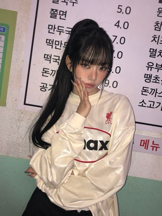 A moment captured by MEOVV's fan