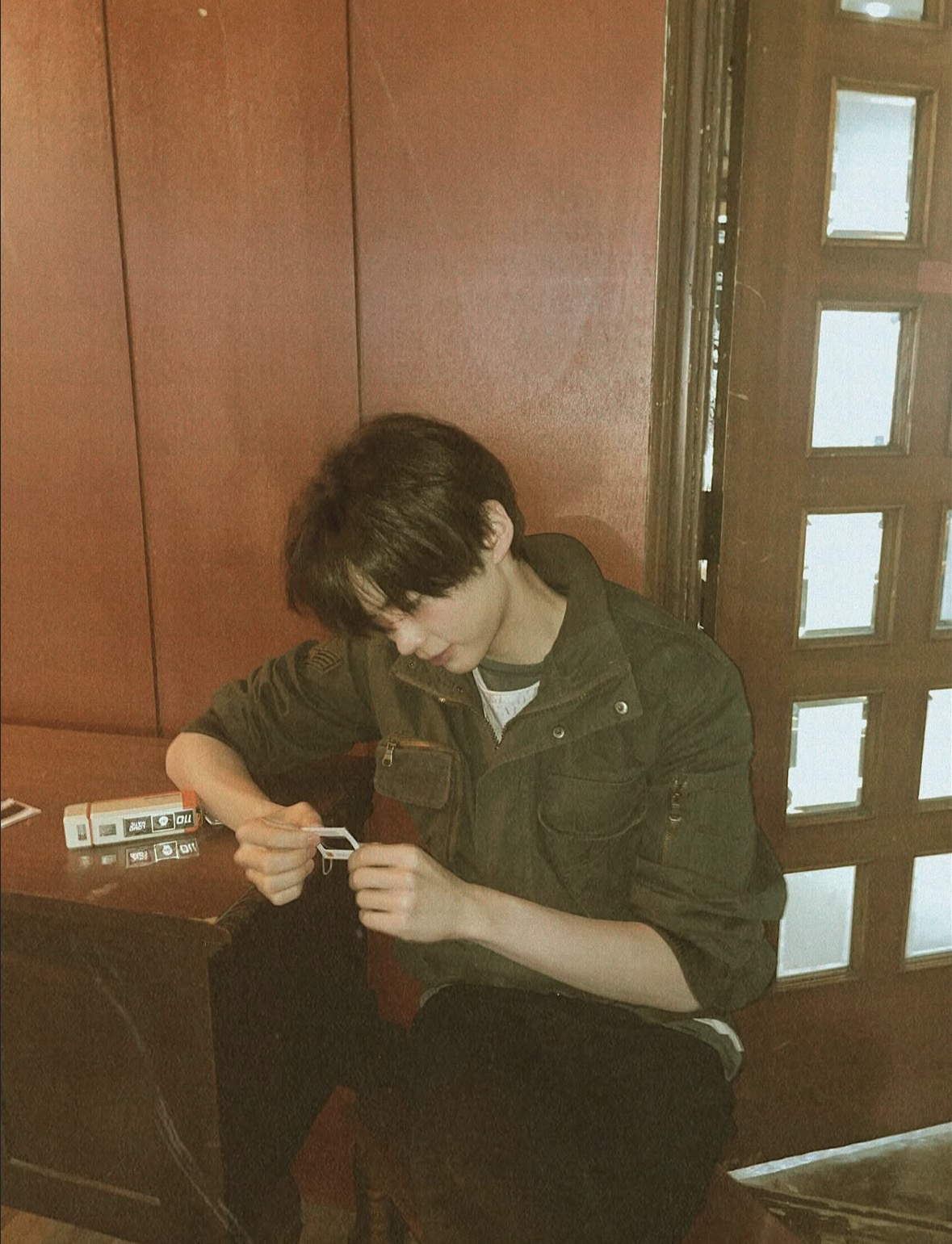 Behind-the-scenes cut of Sung Hanbin (ZEROBASEONE)