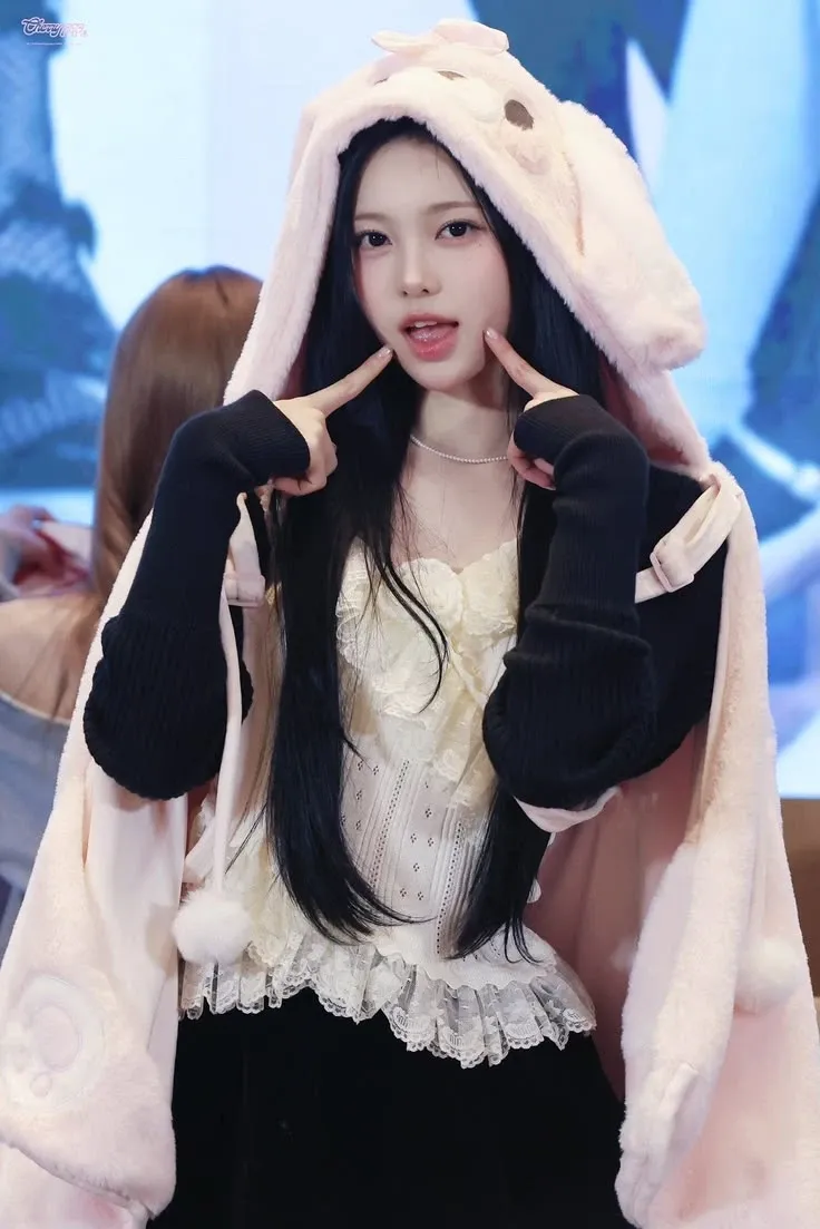 A moment captured by Ian (Hearts2Hearts)'s fan