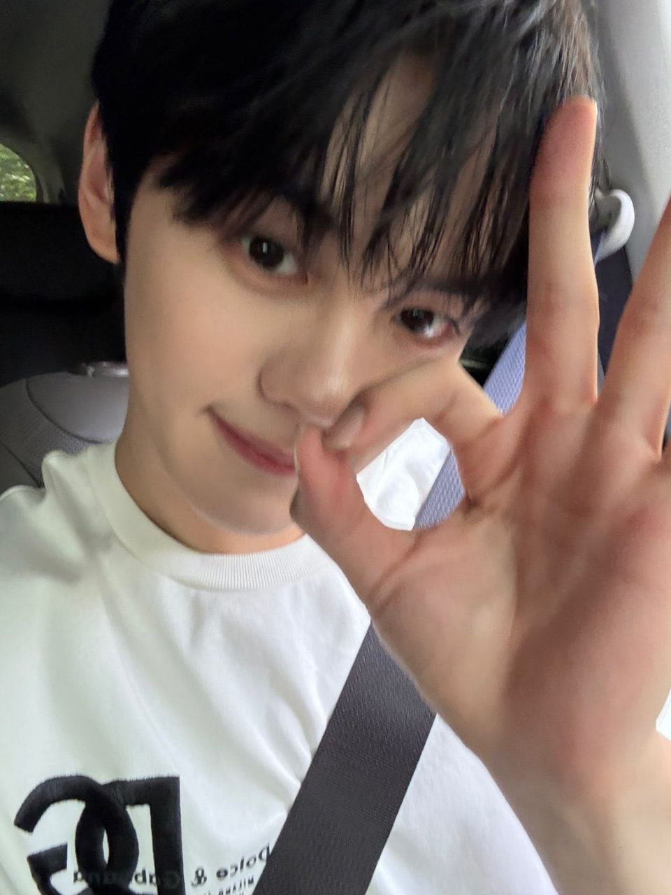 Recent activity shot of Kim Gyuvin (ZEROBASEONE)