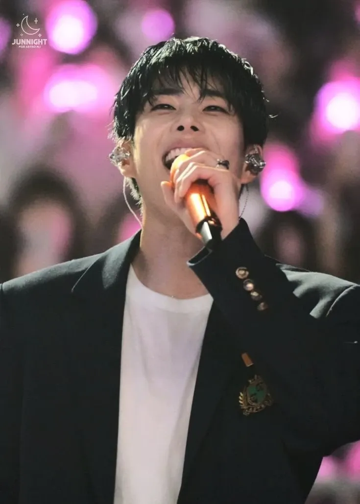 Behind-the-scenes cut of MJ (ASTRO)