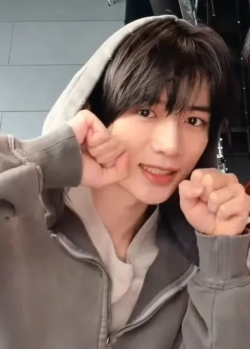 A moment captured by Beomgyu (TOMORROW X TOGETHER)'s fan