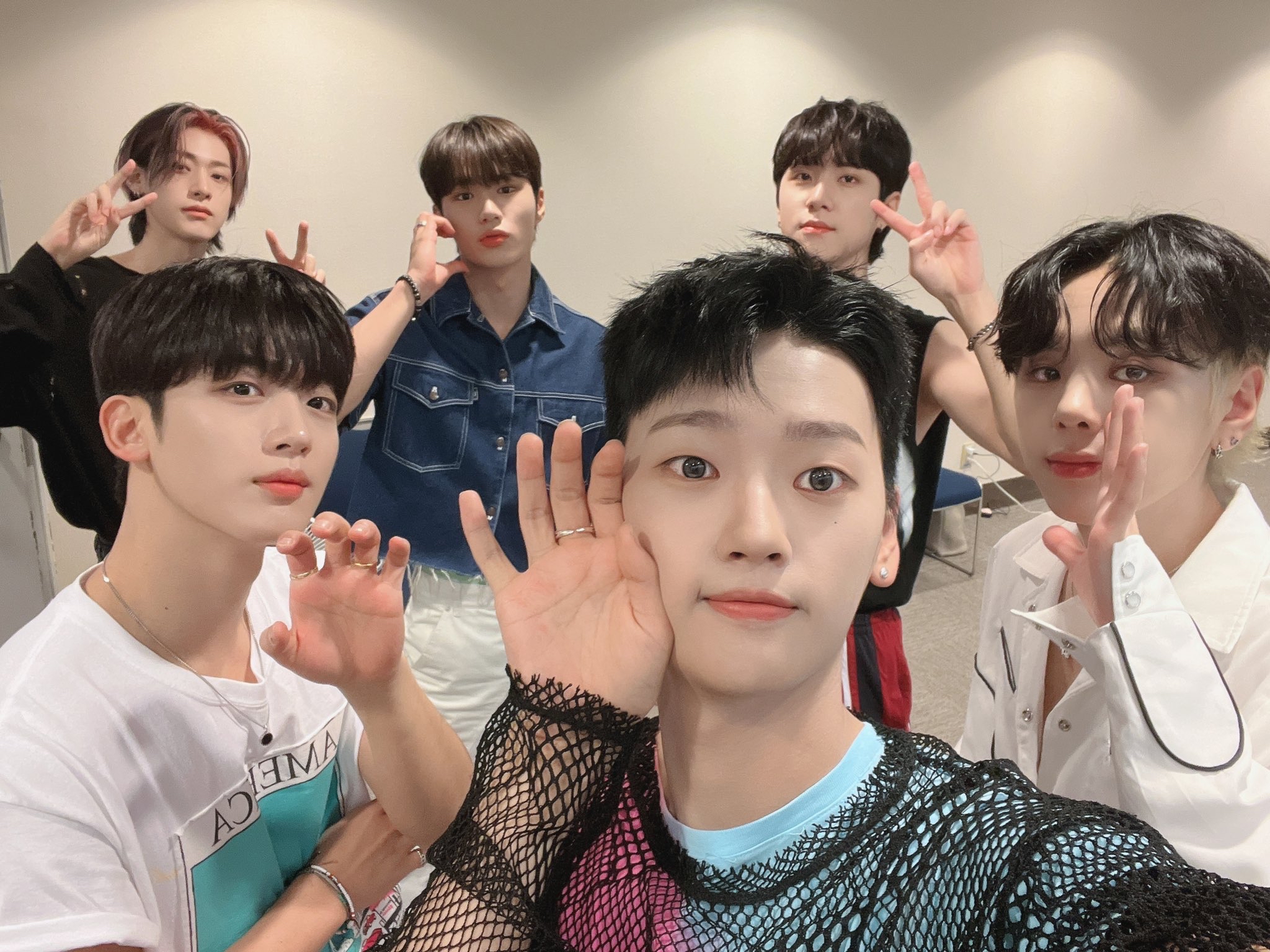 위아이의 비하인드 컷