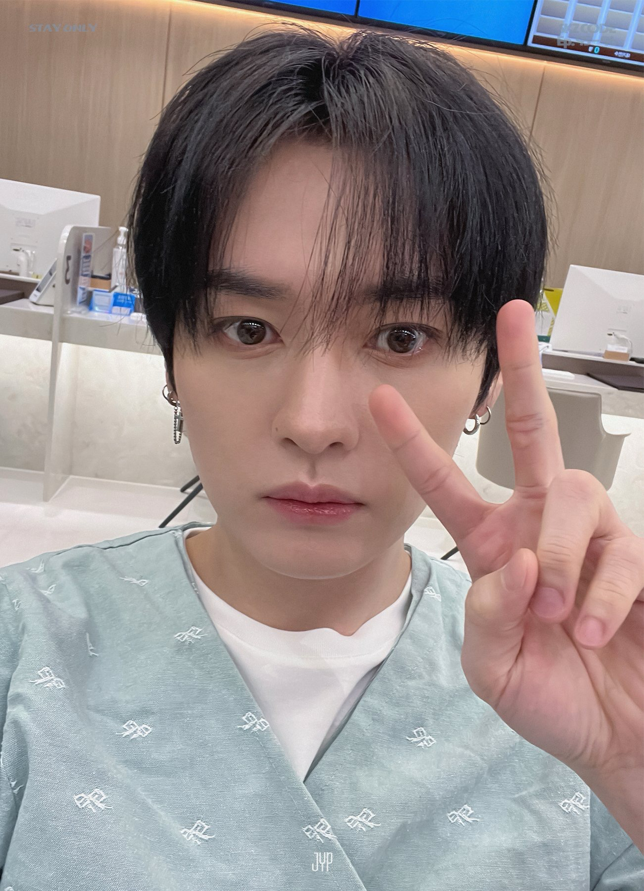 A moment captured by Lee Know (Stray Kids)'s fan