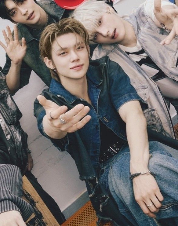 연준 (투모로우바이투게더)의 최신 사진