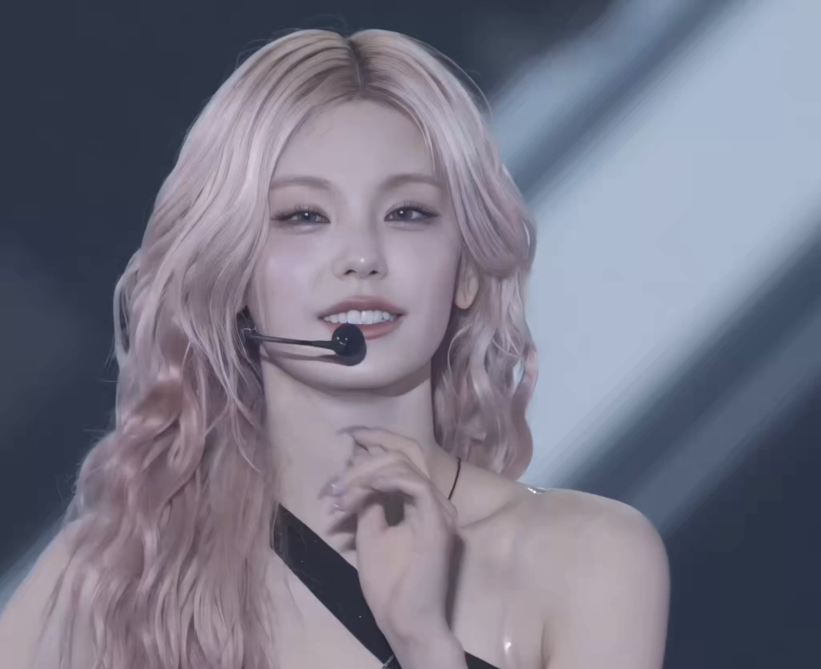 Latest photo of Yeji (ITZY)