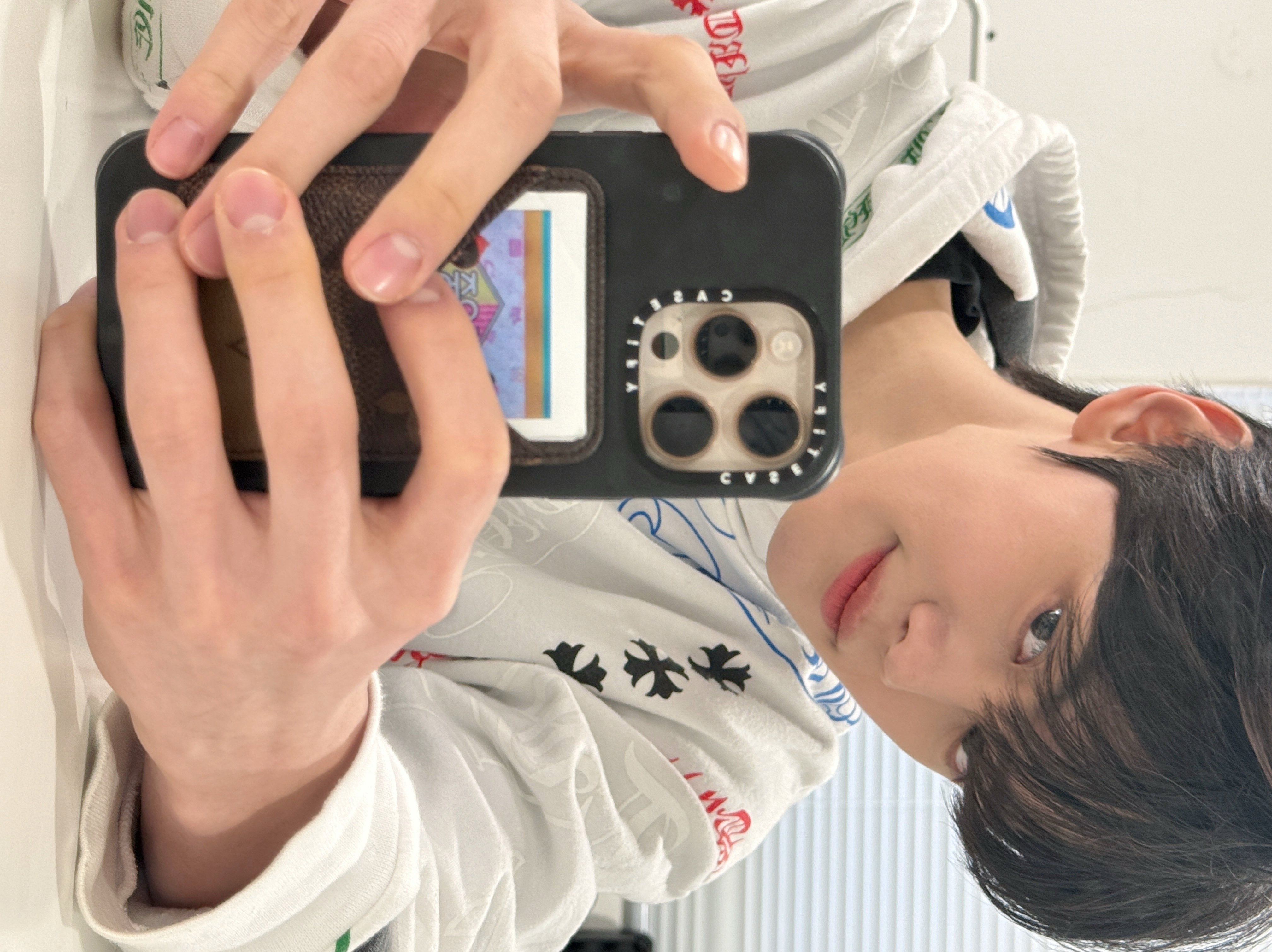 Behind-the-scenes cut of Kim Gyuvin