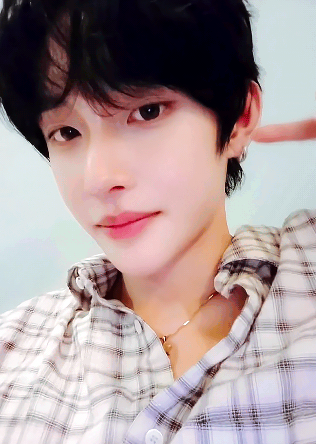 Behind-the-scenes cut of Wonbin (RIIZE)