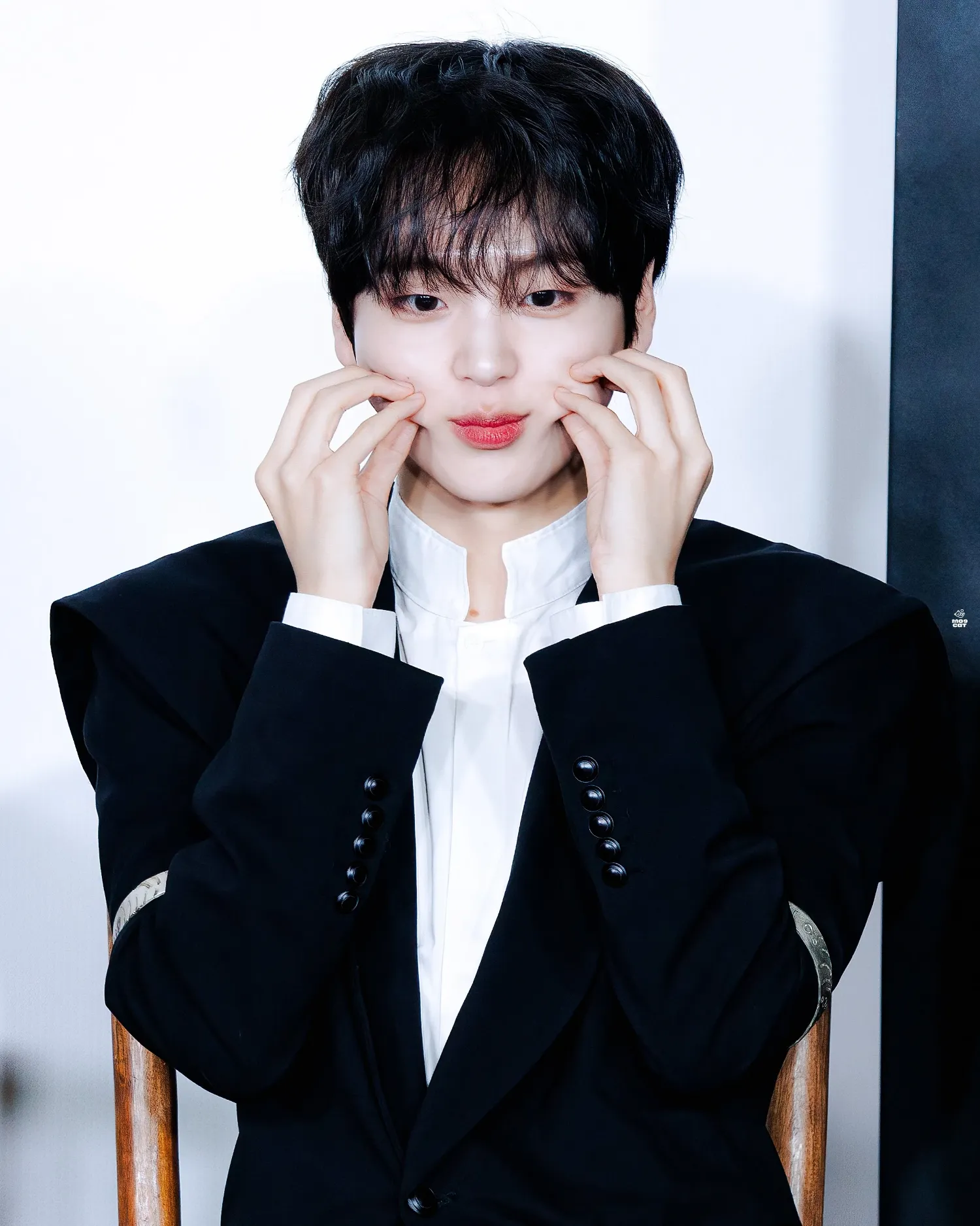 Behind-the-scenes cut of Hyeongjun (CRAVITY)