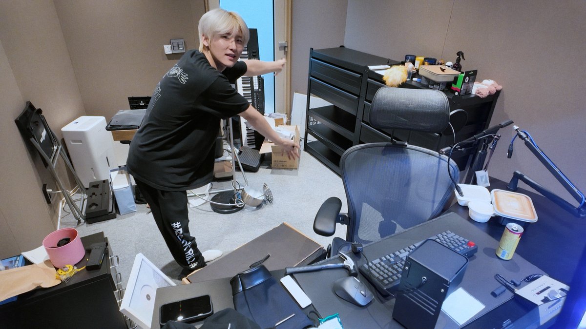 Recent activity shot of CRAVITY