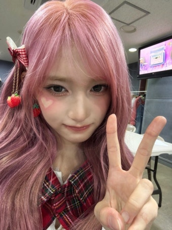 Behind-the-scenes cut of Leeseo (IVE)