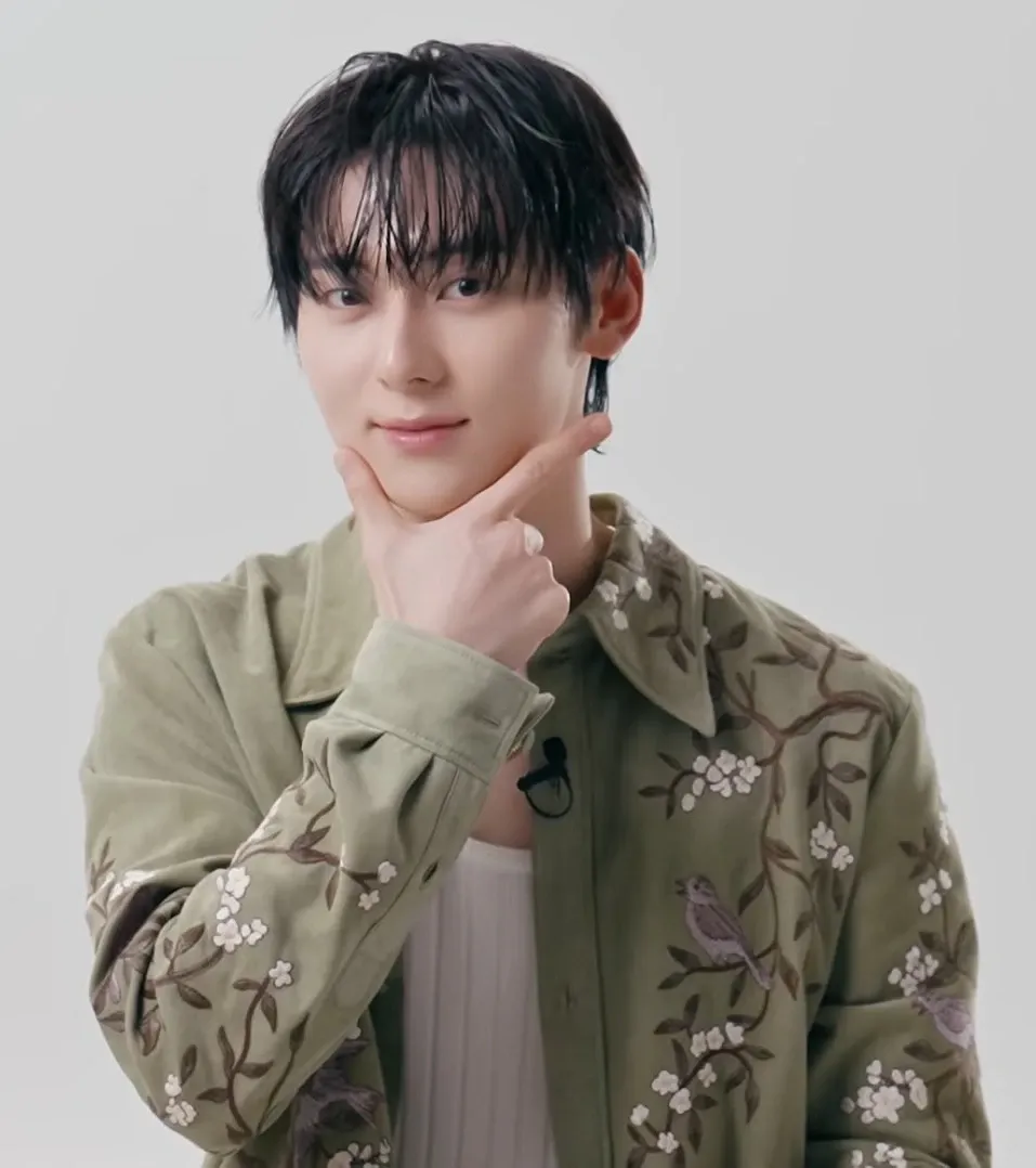 Behind-the-scenes cut of Hwang Minhyun