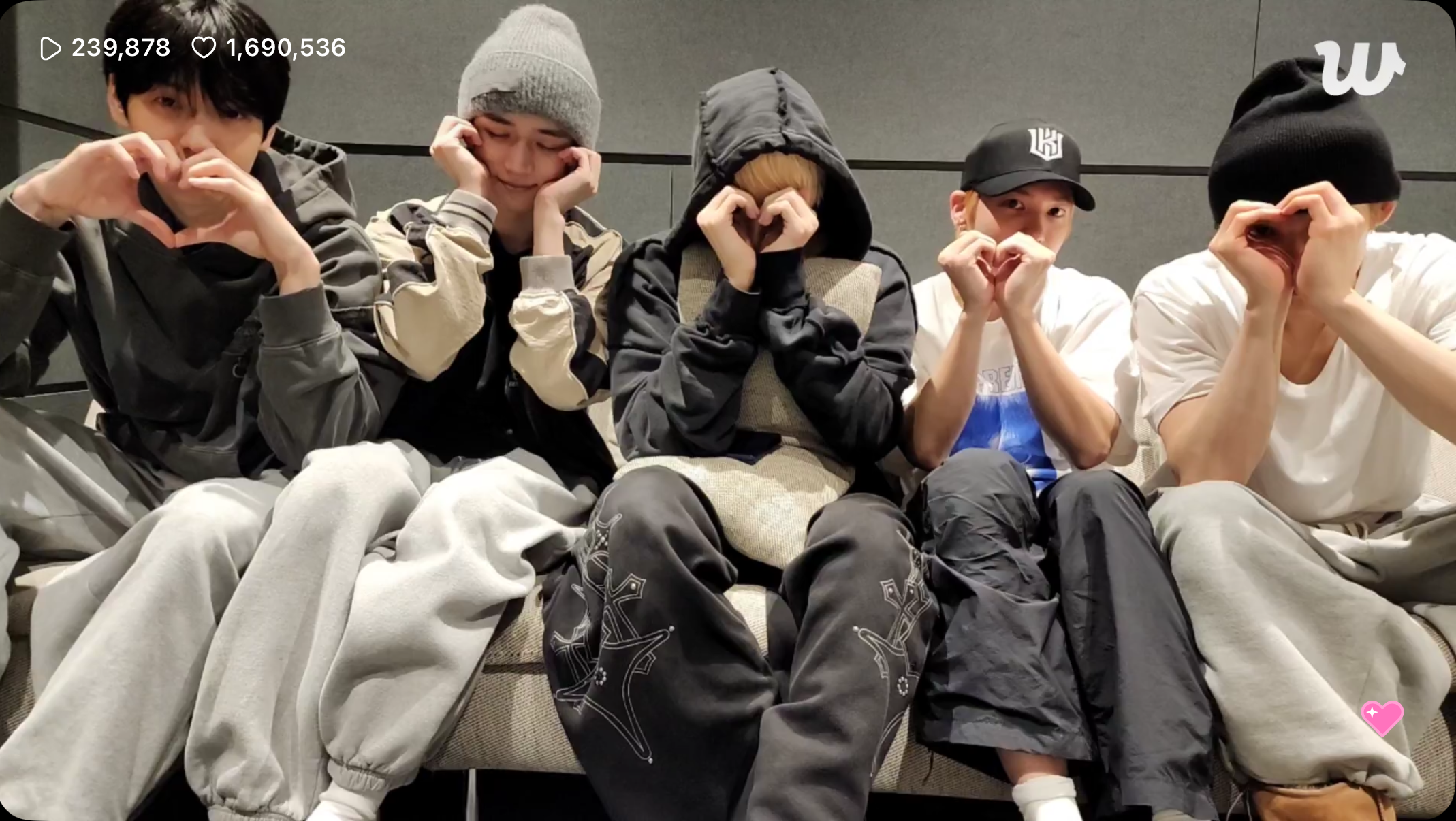 TOMORROW X TOGETHER的最新活动照片