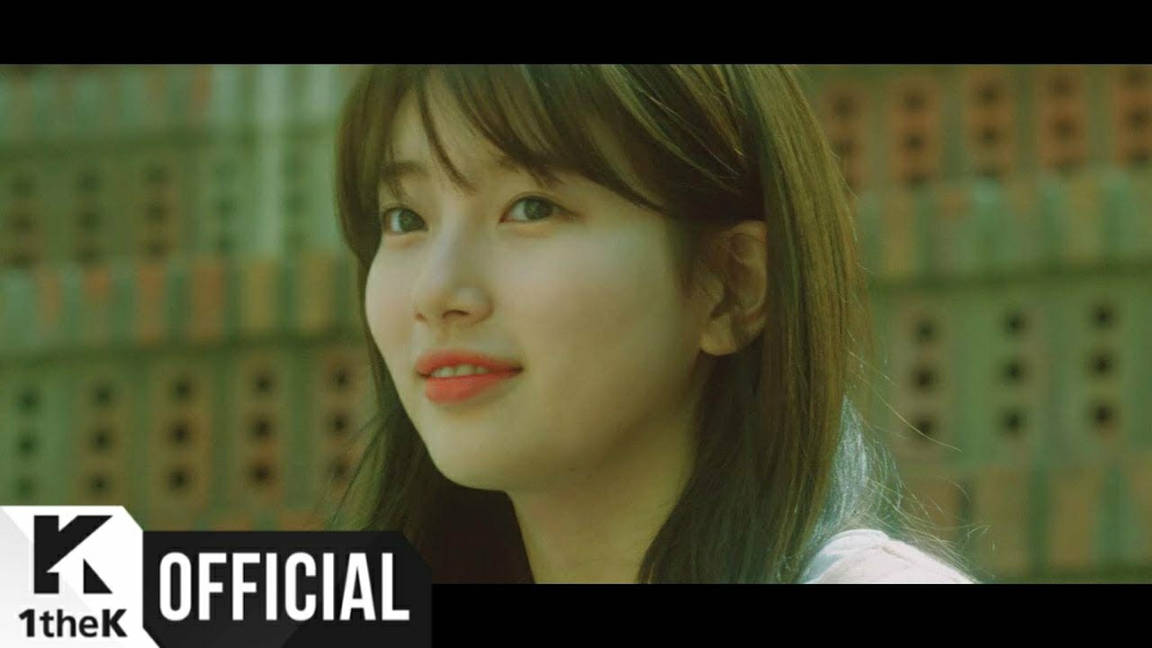 A moment captured by Suzy's fan