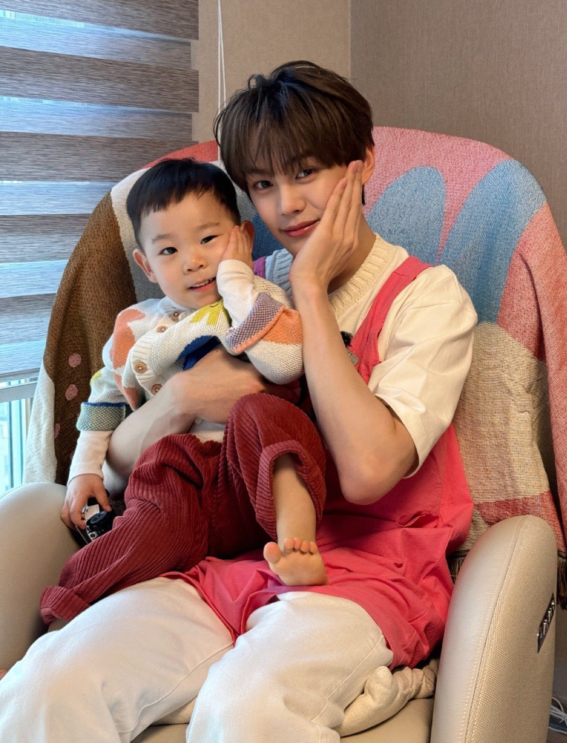 A moment captured by Kim Gyuvin's fan