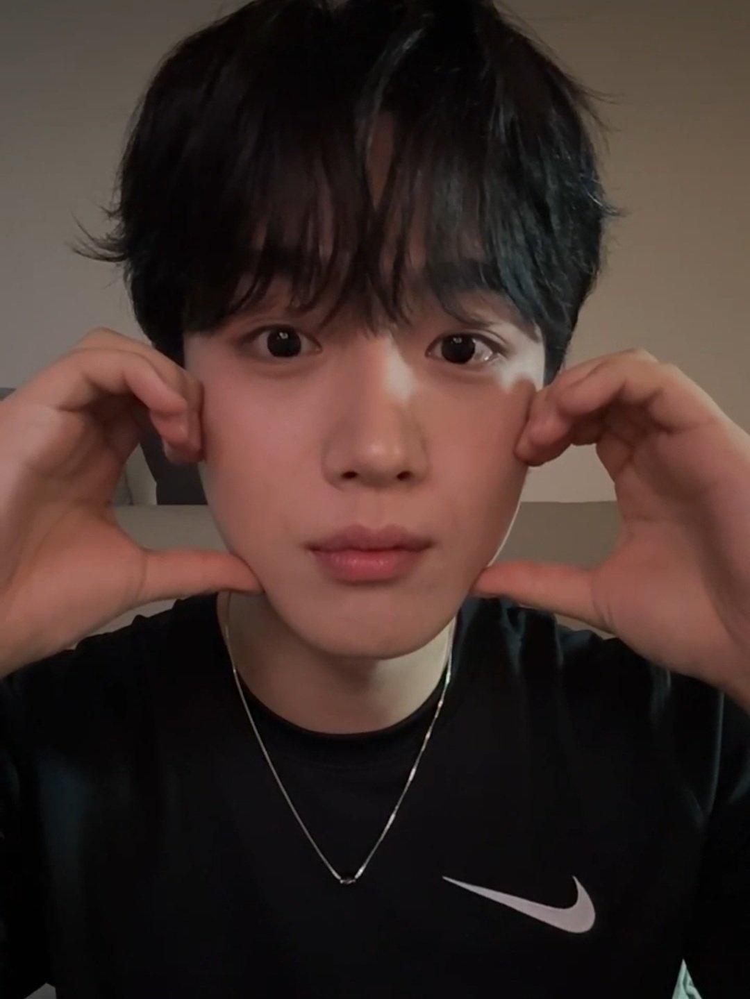 Potret di balik layar Kim Yohan (WEi)