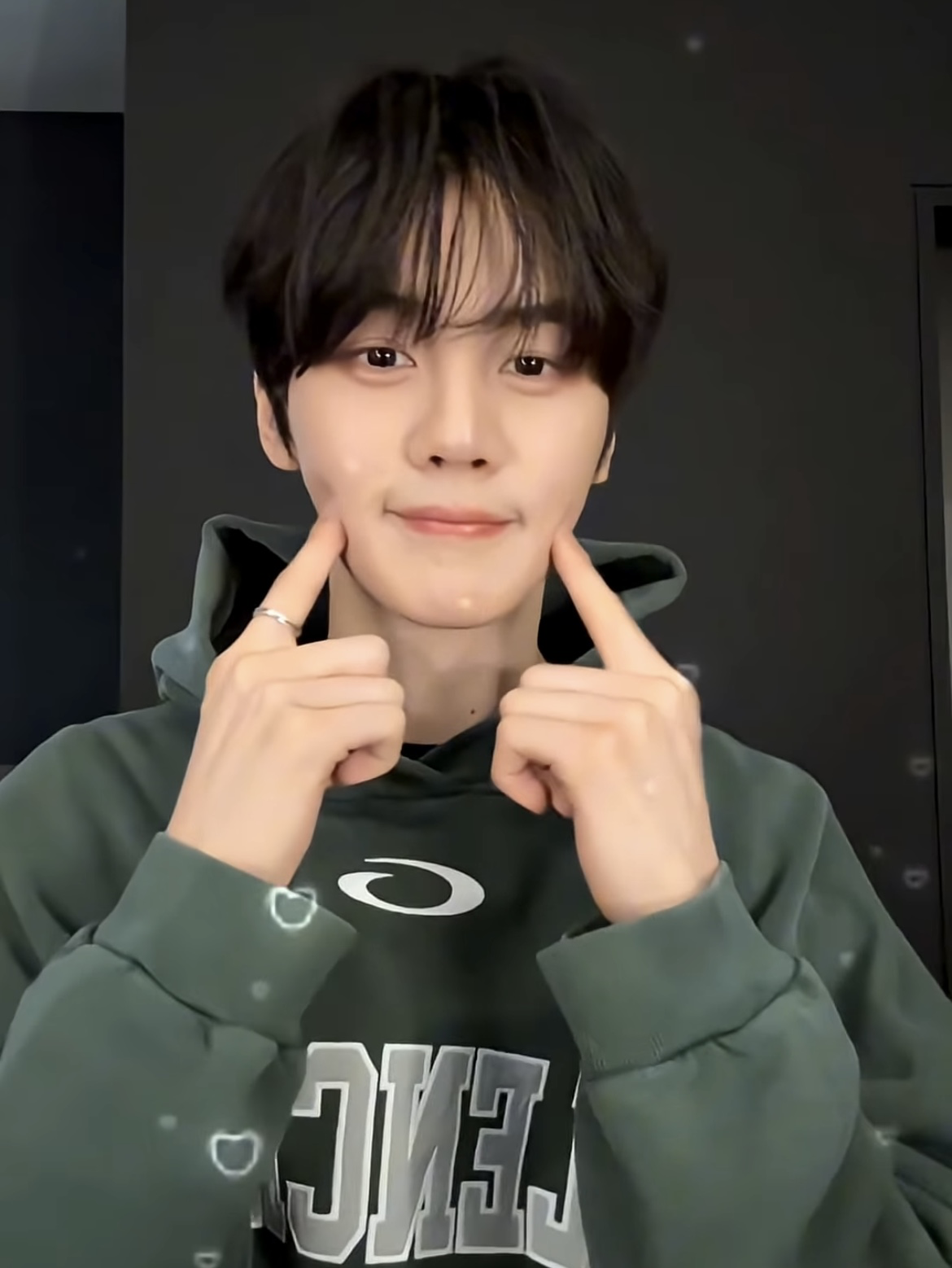 A moment captured by Kim Gyuvin (ZEROBASEONE)'s fan