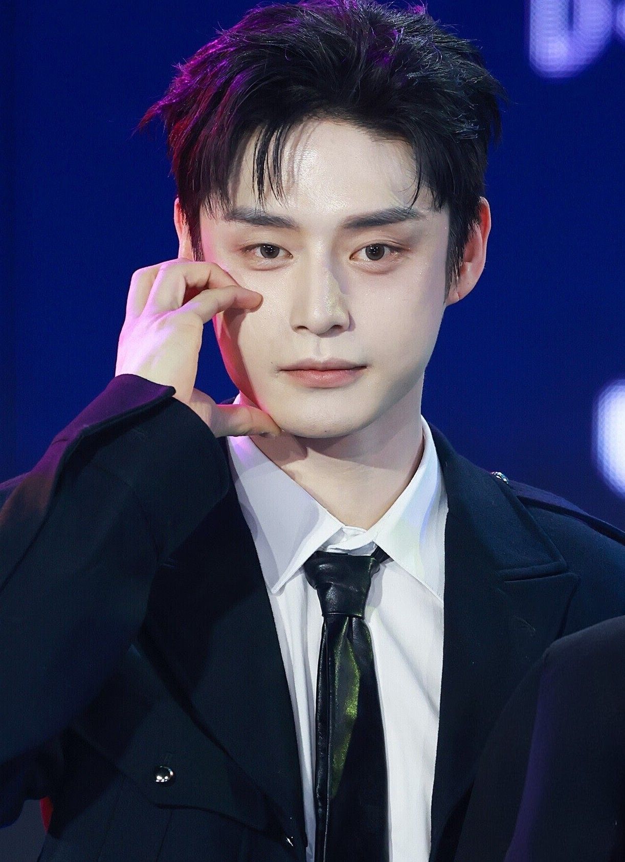 Recent activity shot of Kim Jiwoong (ZEROBASEONE)