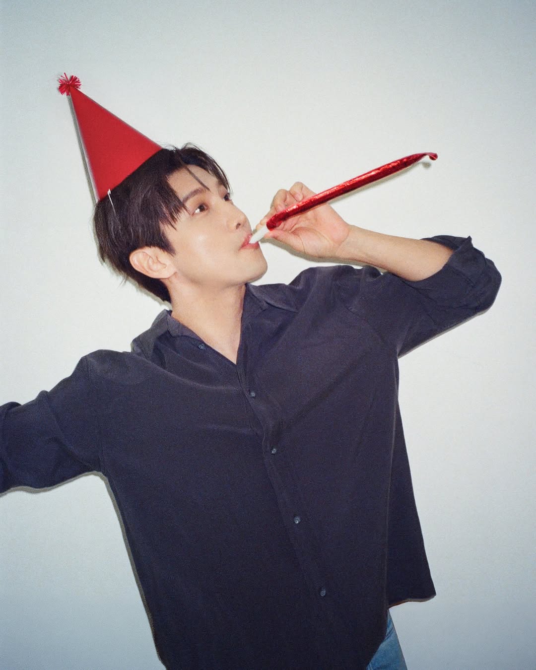 Behind-the-scenes cut of Max (TVXQ)