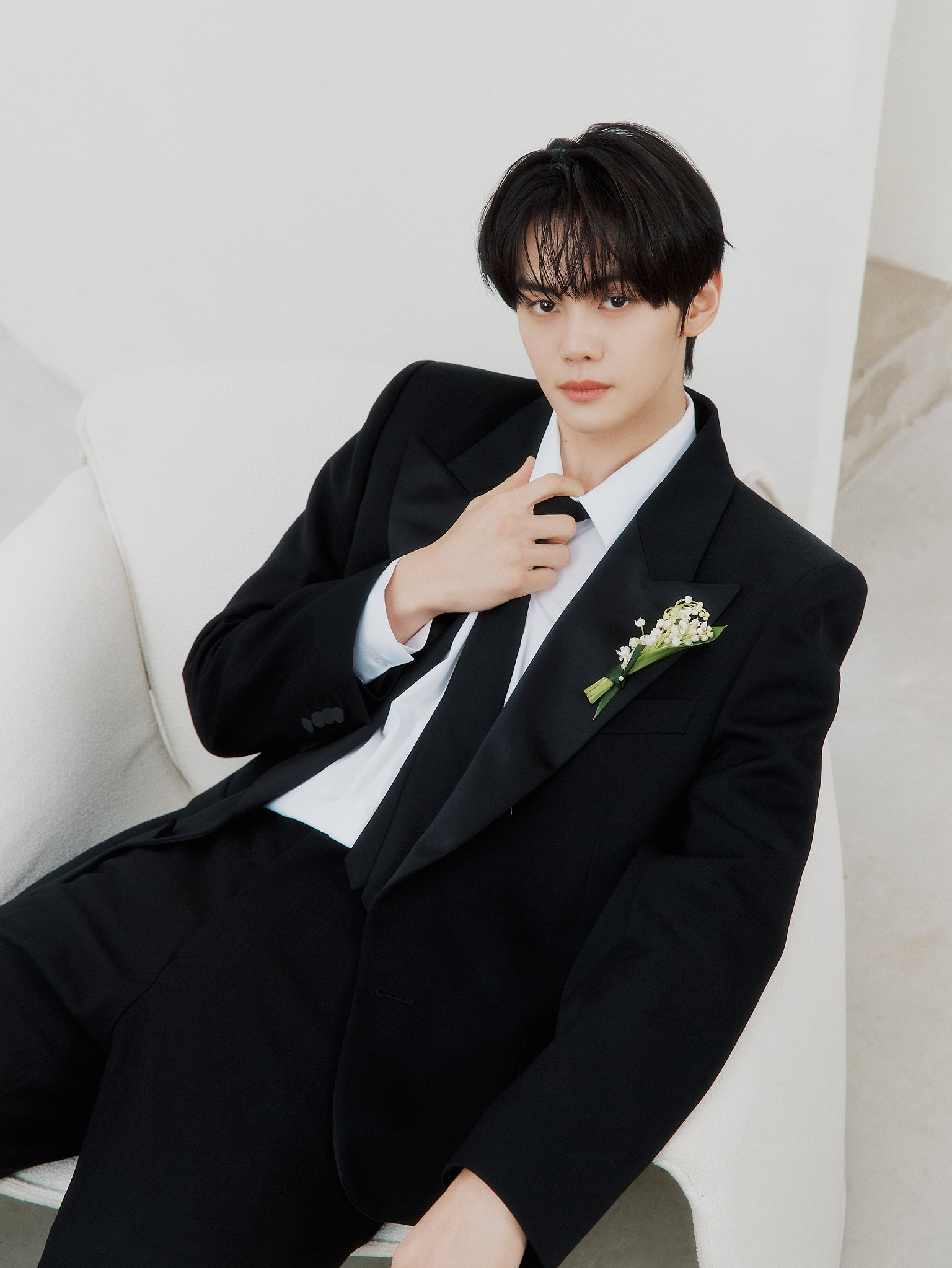 Recent activity shot of Kim Gyuvin (ZEROBASEONE)