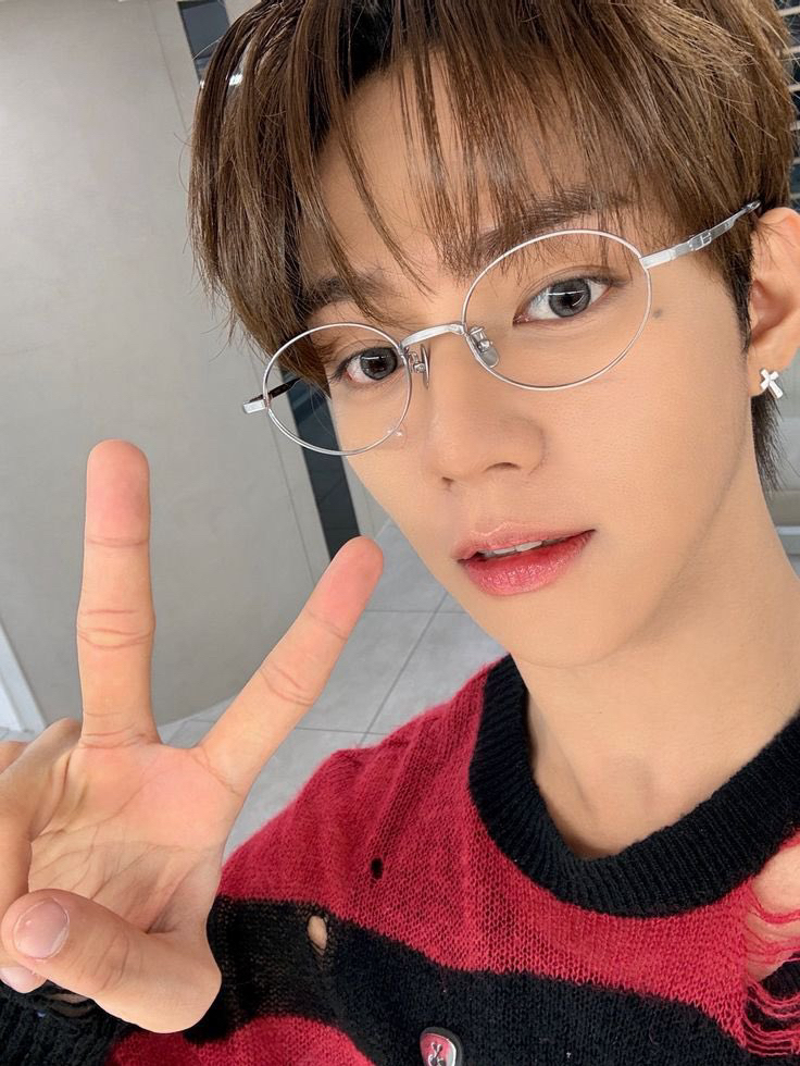 Behind-the-scenes cut of JL (AHOF)