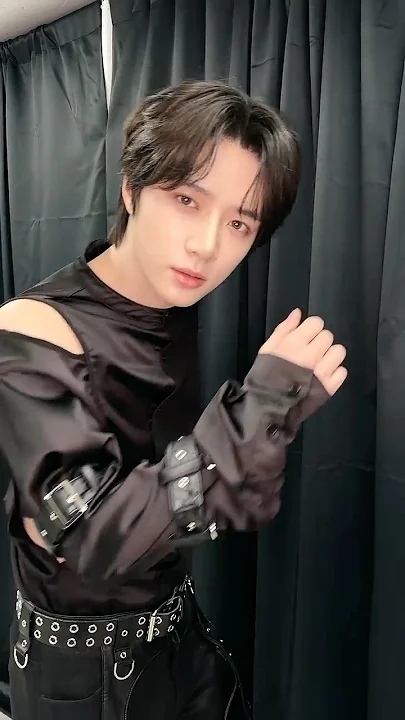 TOMORROW X TOGETHERの最近の活動写真