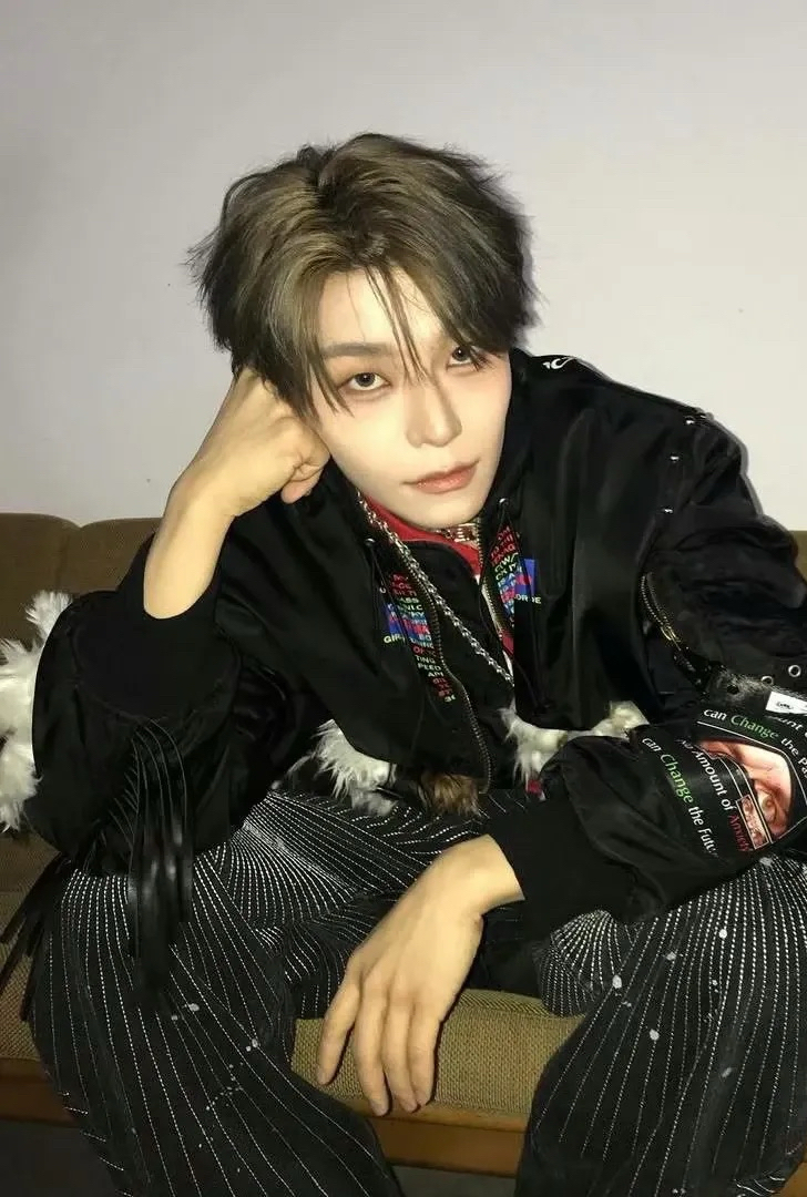 A moment captured by He Xinlong (ALPHA DRIVE ONE)'s fan