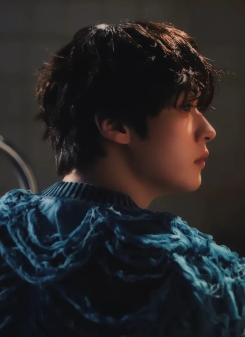Latest photo of Lee Know (Stray Kids)