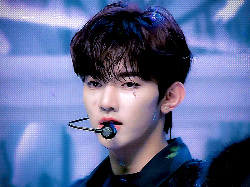 A moment captured by Zhang Hao's fan